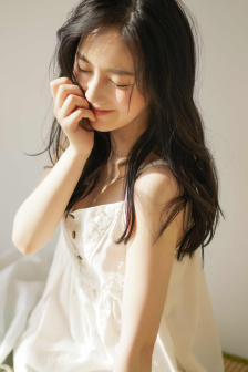 女生泳衣遮肚子